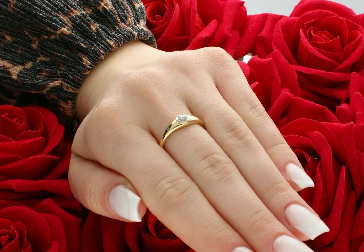 Złoty pierścionek damski 585 Blask diamentów.jpg